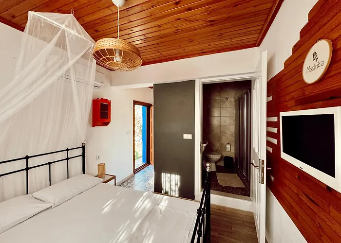 לינה וארוחת בוקר Cagla 3*