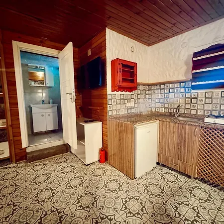 Cagla Bed & Breakfast 2*